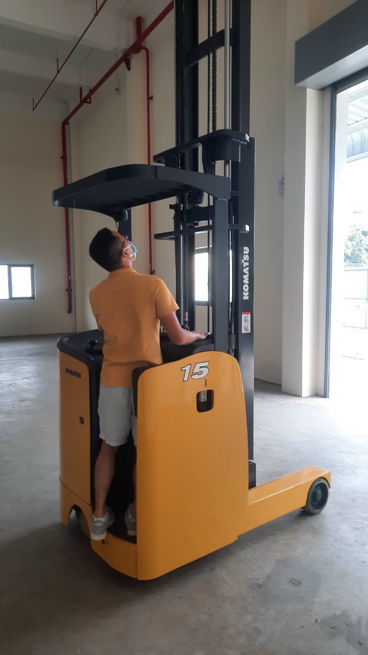thue xe nang dien komatsu.jpg (130 KB)